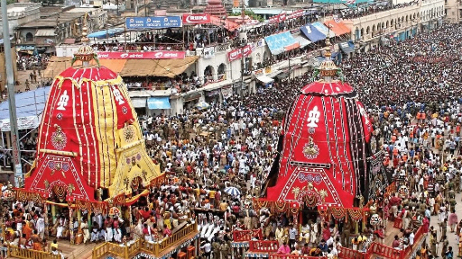 पुरी जगन्नाथ मंदिर में 'नव यौवन दर्शन' के लिए उमड़ा श्रद्धालुओं का सैलाब