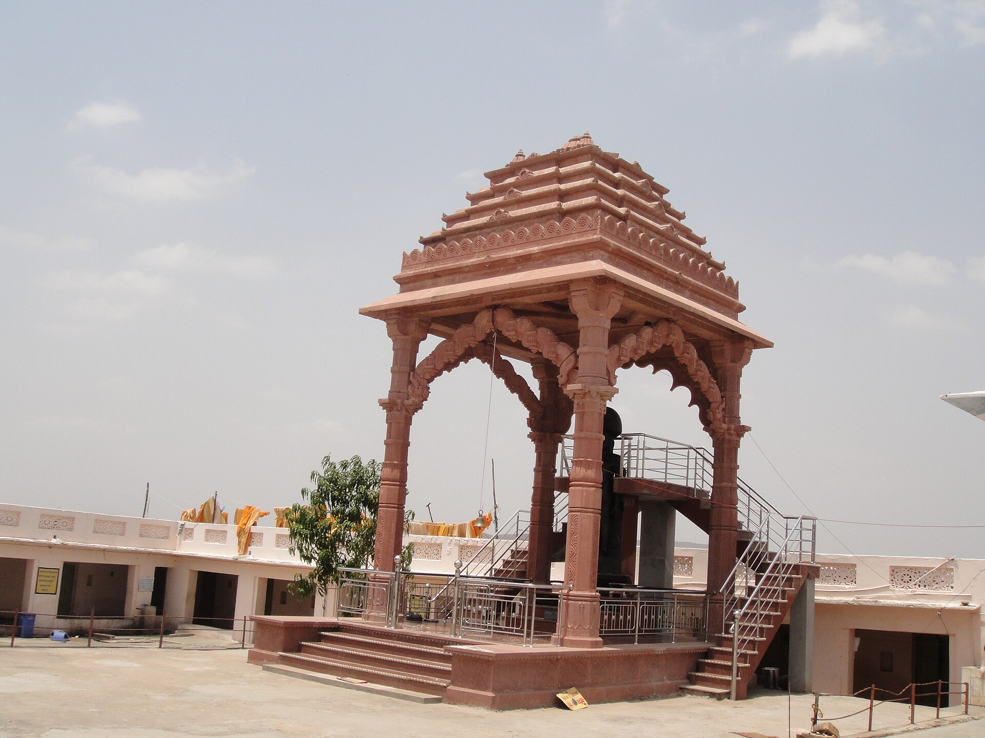 About Andeshwar Parshwanath Temple